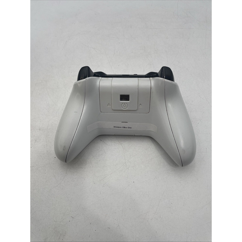 XBOX ONE WIRELESS CONTROLLER***NO BATTERY COVER BLACK & WHITE/ 1708 - Picture 3 of 4